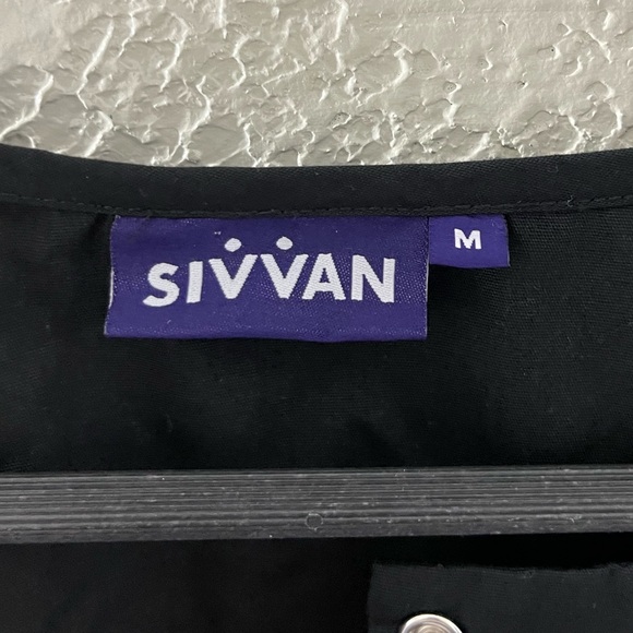 sivvan Women’s Black Button-Front Scrub Jacket Size Medium - Picture 6 of 7